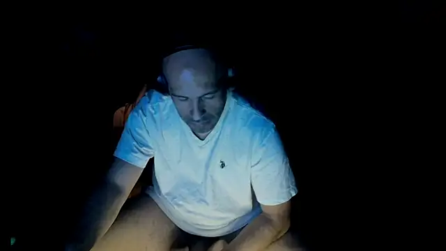 Snapshot of LeeCox chatting on 1, 1, 2025 LeeCox online show from 1, 1, 2025