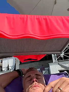 Snapshot of Axl_hot chatting on 19, 9, 2025 Axl hot online show from 19, 9, 2025