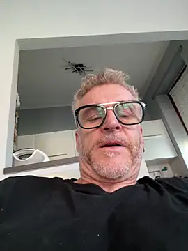 Snapshot of Axl_hot chatting on 5, 4, 2026 Axl hot online show from 5, 4, 2026