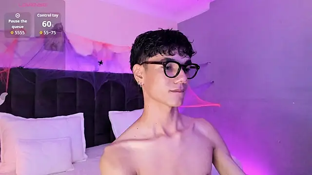 Snapshot of Phillicious__ chatting on 30, 10, 2025 Phillicious online show from 30, 10, 2025