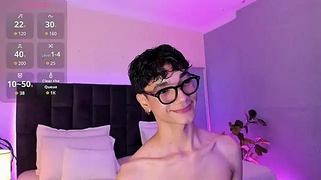 Snapshot of Phillicious__ chatting on 5, 11, 2025 Phillicious online show from 5, 11, 2025