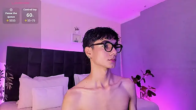 Snapshot of Phillicious__ chatting on 6, 11, 2025 Phillicious online show from 6, 11, 2025