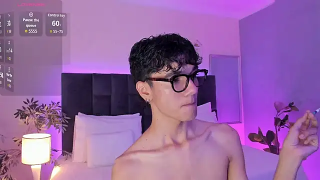 Snapshot of Phillicious__ chatting on 12, 11, 2025 Phillicious online show from 12, 11, 2025