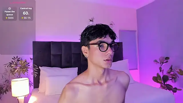 Snapshot of Phillicious__ chatting on 16, 11, 2025 Phillicious online show from 16, 11, 2025