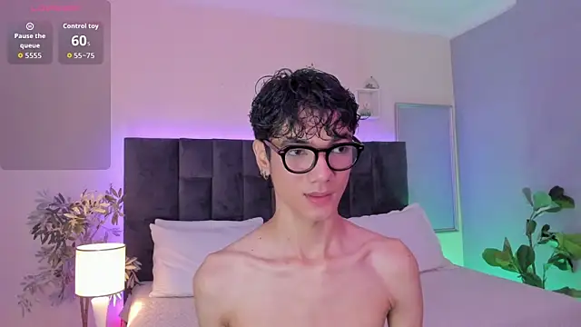 Snapshot of Phillicious__ chatting on 14, 12, 2025 Phillicious online show from 14, 12, 2025