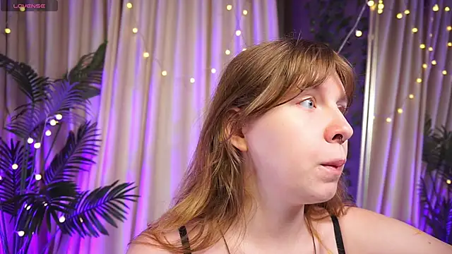 Snapshot of Sense_Of_Rosemary chatting on 10, 9, 2025 Sense Of Rosemary online show from 10, 9, 2025