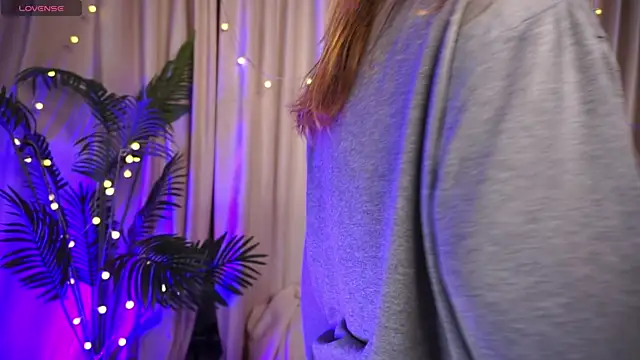 Snapshot of Sense_Of_Rosemary chatting on 20, 9, 2025 Sense Of Rosemary online show from 20, 9, 2025