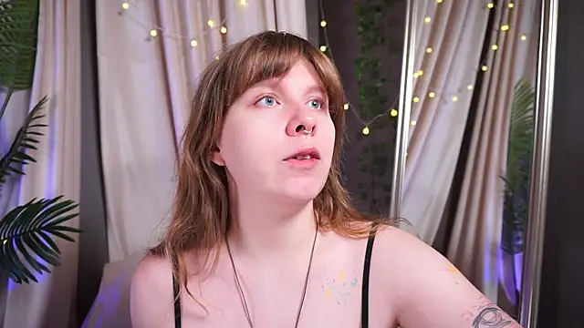 Snapshot of Sense_Of_Rosemary chatting on 19, 10, 2025 Sense Of Rosemary online show from 19, 10, 2025