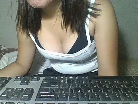 Snapshot of Skinny_PinayGirljust18 chatting on 19, 4, 2026 Skinny PinayGirljust18 online show from 19, 4, 2026