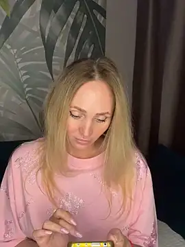 Affectionate lady online show from 16, 10, 2025