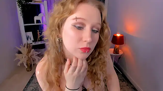 Snapshot of Astra_mluse chatting on 21, 11, 2025 Astra mluse online show from 21, 11, 2025