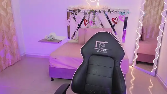 ZURY TAY online show from 6, 11, 2025