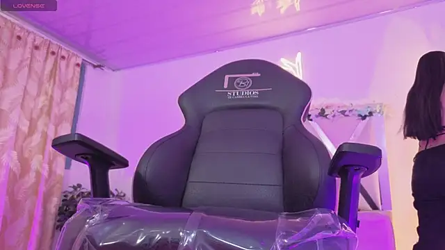 ZURY TAY online show from 28, 3, 2026