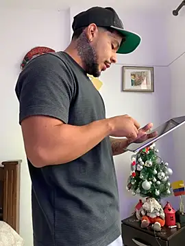 Snapshot of DeimonOficial chatting on 20, 12, 2025 DeimonOficial online show from 20, 12, 2025