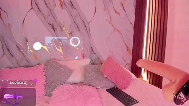 Snapshot of alicecute77 chatting on 16, 9, 2025 alicecute77 online show from 16, 9, 2025