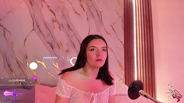 Snapshot of alicecute77 chatting on 26, 9, 2025 alicecute77 online show from 26, 9, 2025