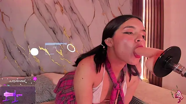 Snapshot of alicecute77 chatting on 12, 10, 2025 alicecute77 online show from 12, 10, 2025