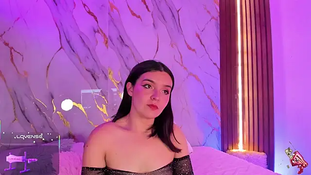 Snapshot of alicecute77 chatting on 18, 10, 2025 alicecute77 online show from 18, 10, 2025