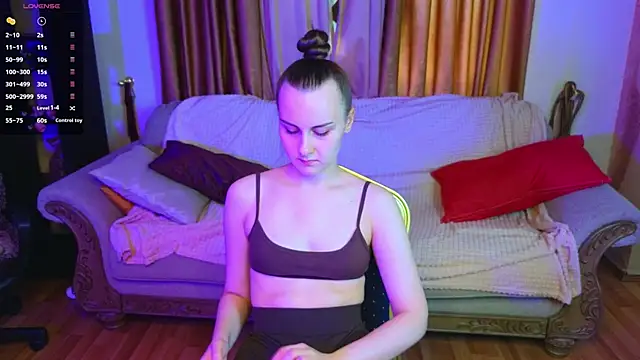 Kelly Cartier online show from 3, 10, 2025