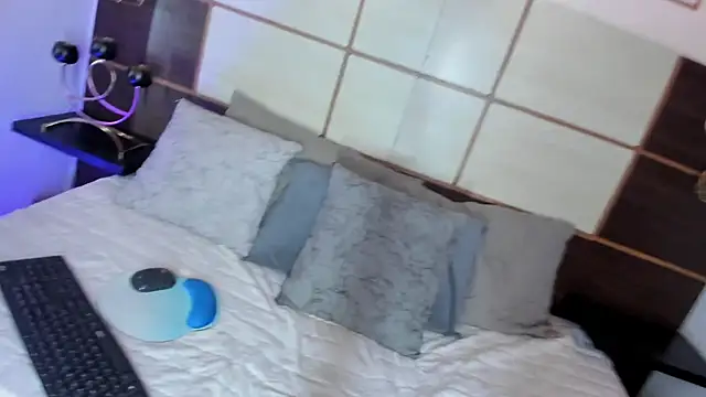 sofiagomez   online show from 15, 9, 2025