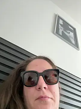 Snapshot of melanie75020 chatting on 21, 2, 2026 melanie75020 online show from 21, 2, 2026