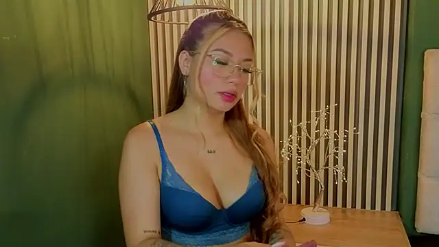 Snapshot of sky_collinss chatting on 10, 10, 2025 sky collinss online show from 10, 10, 2025