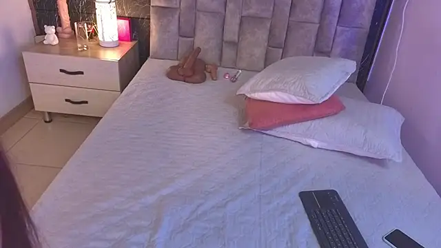 Snapshot of emmi_collinss chatting on 4, 10, 2025 emmi collinss online show from 4, 10, 2025