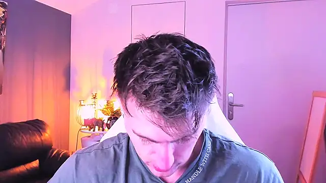 Snapshot of Oscar_Miller_ chatting on 3, 10, 2025 Oscar Miller online show from 3, 10, 2025