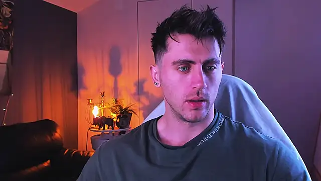 Snapshot of Oscar_Miller_ chatting on 4, 10, 2025 Oscar Miller online show from 4, 10, 2025