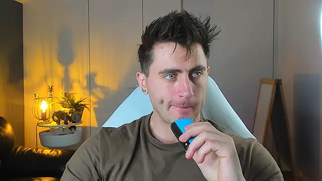 Snapshot of Oscar_Miller_ chatting on 18, 10, 2025 Oscar Miller online show from 18, 10, 2025