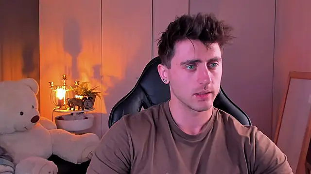 Snapshot of Oscar_Miller_ chatting on 24, 10, 2025 Oscar Miller online show from 24, 10, 2025