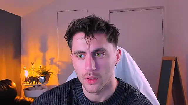 Snapshot of Oscar_Miller_ chatting on 16, 11, 2025 Oscar Miller online show from 16, 11, 2025