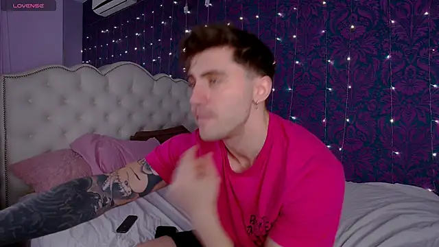 Snapshot of Oscar_Miller_ chatting on 21, 11, 2025 Oscar Miller online show from 21, 11, 2025