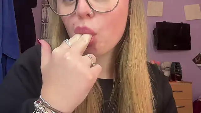 SexySashaxox online show from 18, 2, 2026