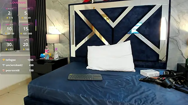 VioletRose as online show from 24, 10, 2025