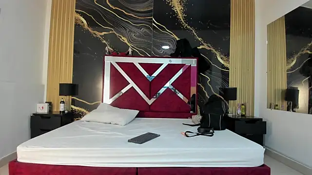 VioletRose as online show from 15, 11, 2025