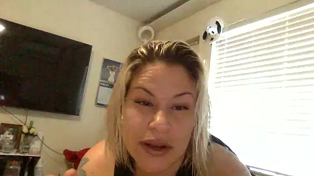 toomuchofafreak online show from 27, 2, 2026