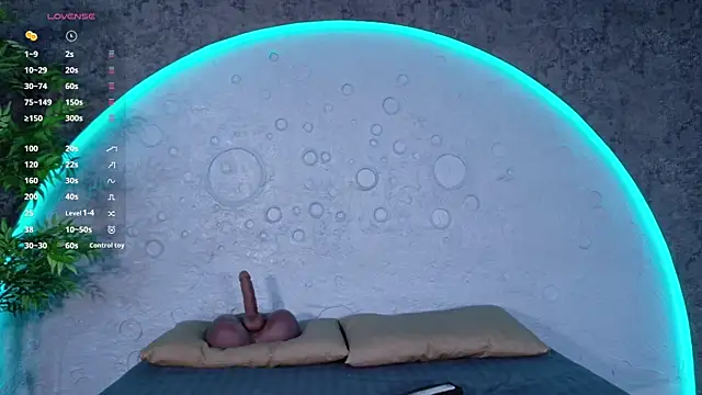 ReinaChloe online show from 13, 4, 2026