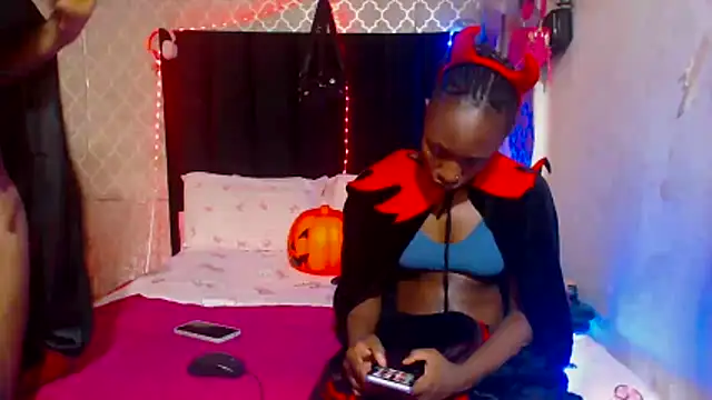 LonelyQueenxx25 online show from 31, 10, 2025