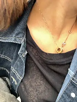 Snapshot of feifei_521 chatting on 9, 9, 2025 feifei 521 online show from 9, 9, 2025