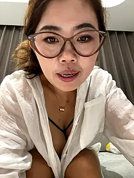 Snapshot of feifei_521 chatting on 18, 9, 2025 feifei 521 online show from 18, 9, 2025