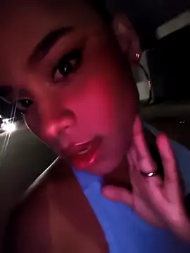 Snapshot of Mia-sensual chatting on 4, 11, 2025 Mia-sensual online show from 4, 11, 2025