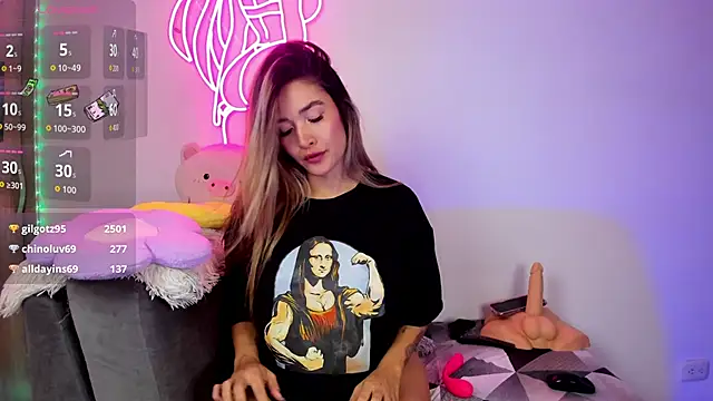 Lovejuana  online show from 5, 10, 2025