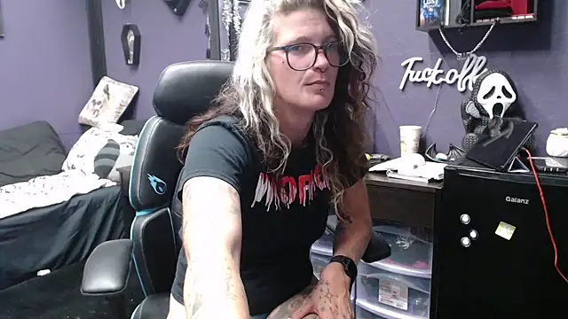 Snapshot of oddywithabody chatting on 11, 10, 2025 oddywithabody online show from 11, 10, 2025