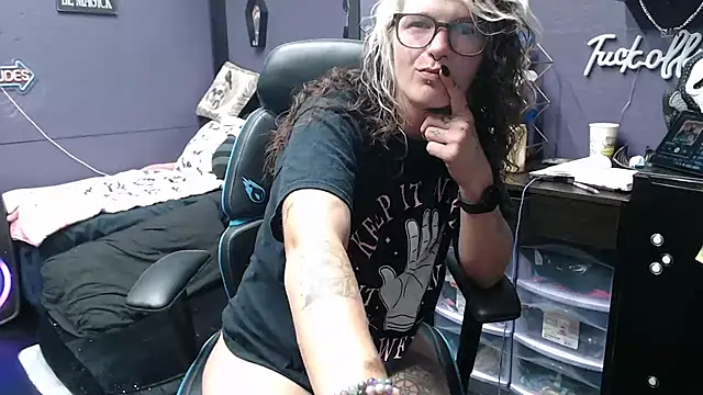 Snapshot of oddywithabody chatting on 15, 10, 2025 oddywithabody online show from 15, 10, 2025