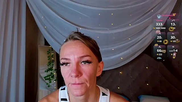 Jesica mooon online show from 10, 9, 2025