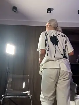 ElsaSinn online show from 5, 11, 2025