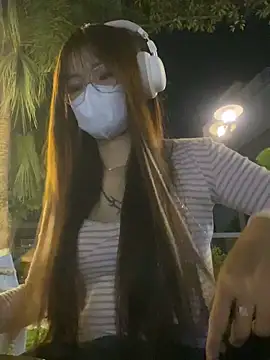   BabyShowPublic   online show from 9, 4, 2026