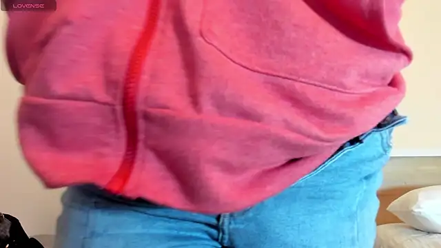 BellaNixs online show from 10, 9, 2025