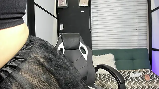 SamaraAnders  online show from 1, 11, 2025